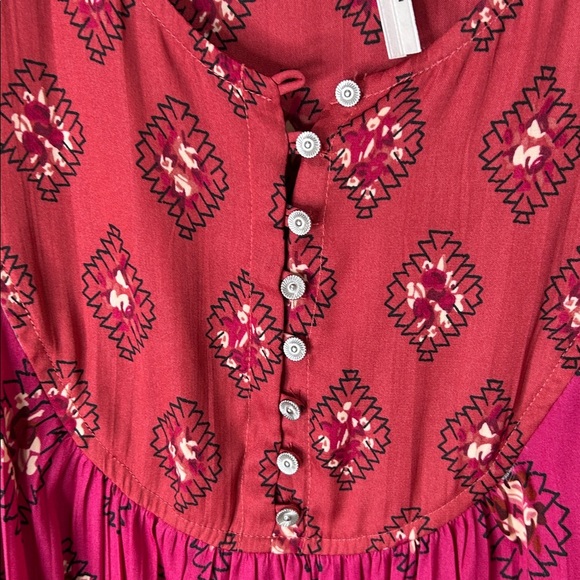 BY ANTHROPOLOGIE Pink Red Puff Sleeve Ikat Print Blouse Size Medium - Picture 7 of 15